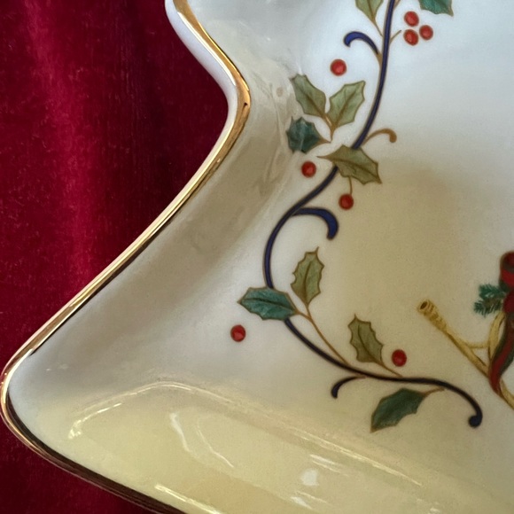 Mikasa “ Holiday Elegance “ Christmas Tree Dish. - Picture 2 of 8